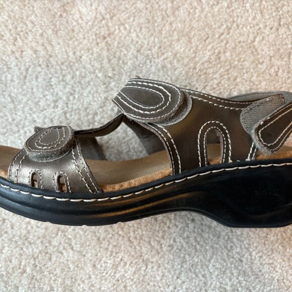 Clarks Women's Sandals Size 9 Bronze Metallic Leather Wedge slide 15260 - Picture 7 of 10